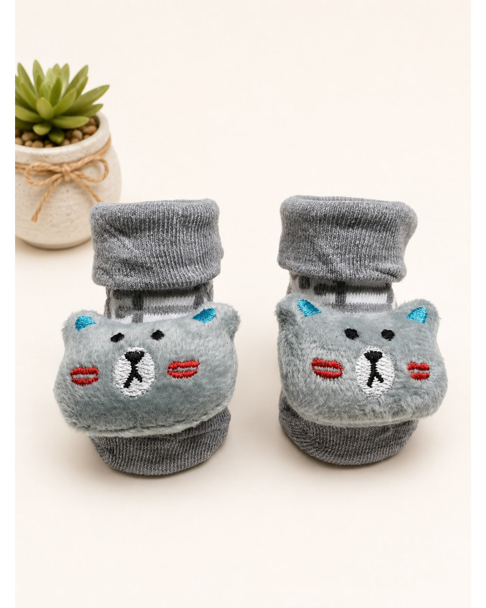 ChiqChaps grey bear face socks for kids